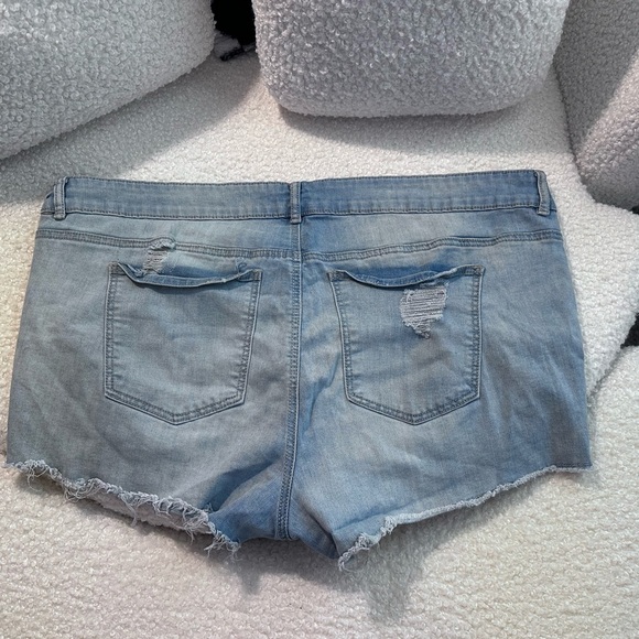 Plus Size 22 Rue21 Blue Jean Shorts with Distressed Frayed Hem - Picture 5 of 6